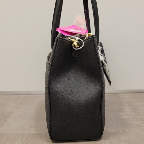 NEW Betsey Johnson Heart Handbag - Picture 3 of 8